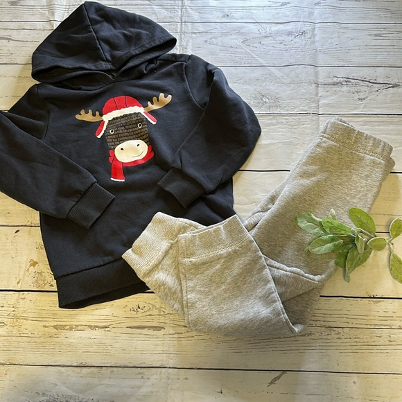 Carters toddlee boys christmas outfit - Picture 1 of 12